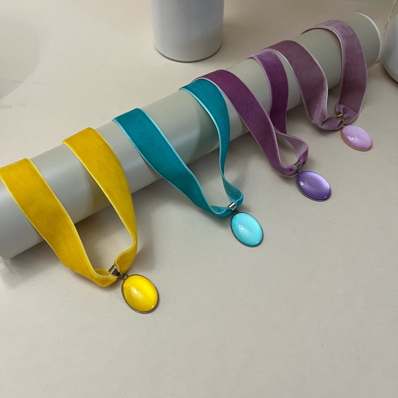 Eklectyc Jewelry - Handmade Po-Of-Color Statement Velvet Choker: Retro Choker Resin Pendant